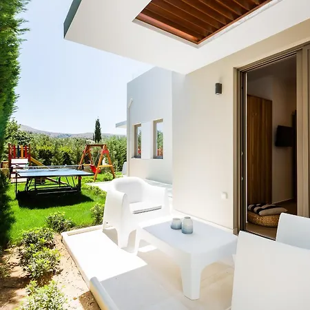 Vasilios Villa, With Pool, Gym & Close To Beach, By Thinkvilla Loutra (Crete)