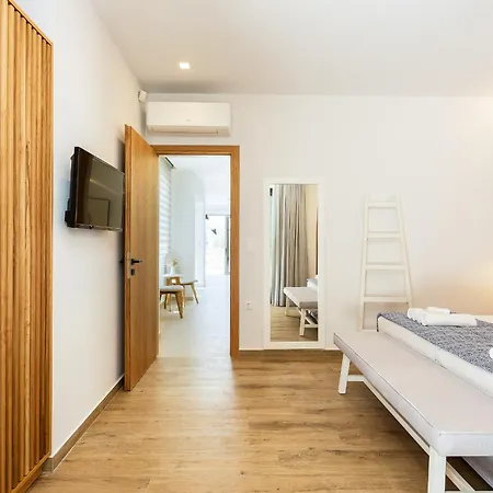 Vasilios Villa, With Pool, Gym & Close To Beach, By Thinkvilla Villa *