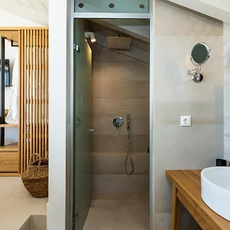 Vasilios Villa, With Pool, Gym & Close To Beach, By Thinkvilla * Loutra