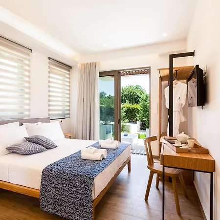 Vasilios Villa, With Pool, Gym & Close To Beach, By Thinkvilla Лутра